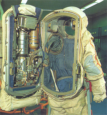 Illustration for article titled US vs. Russia on "World's Next Top Spacesuit"